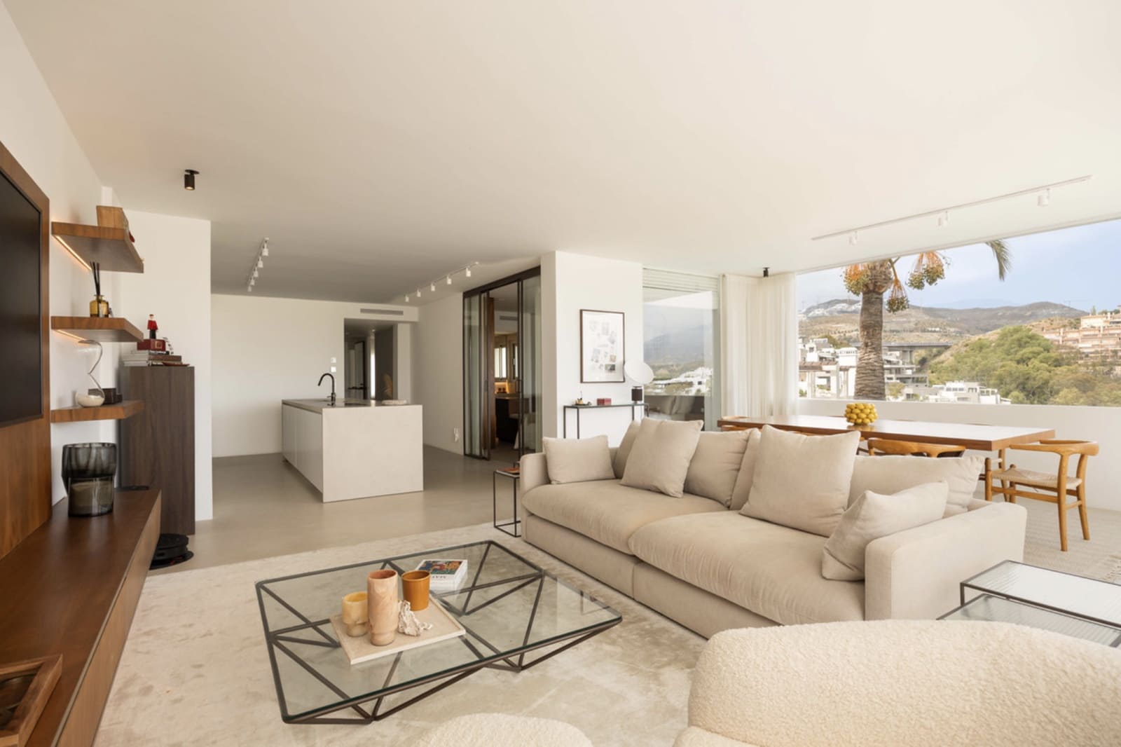 Apartamento de 3 habitaciones en Nueva Andalucia en venta con piscina garaje - 1.500.000 € (Ref: 10098184)