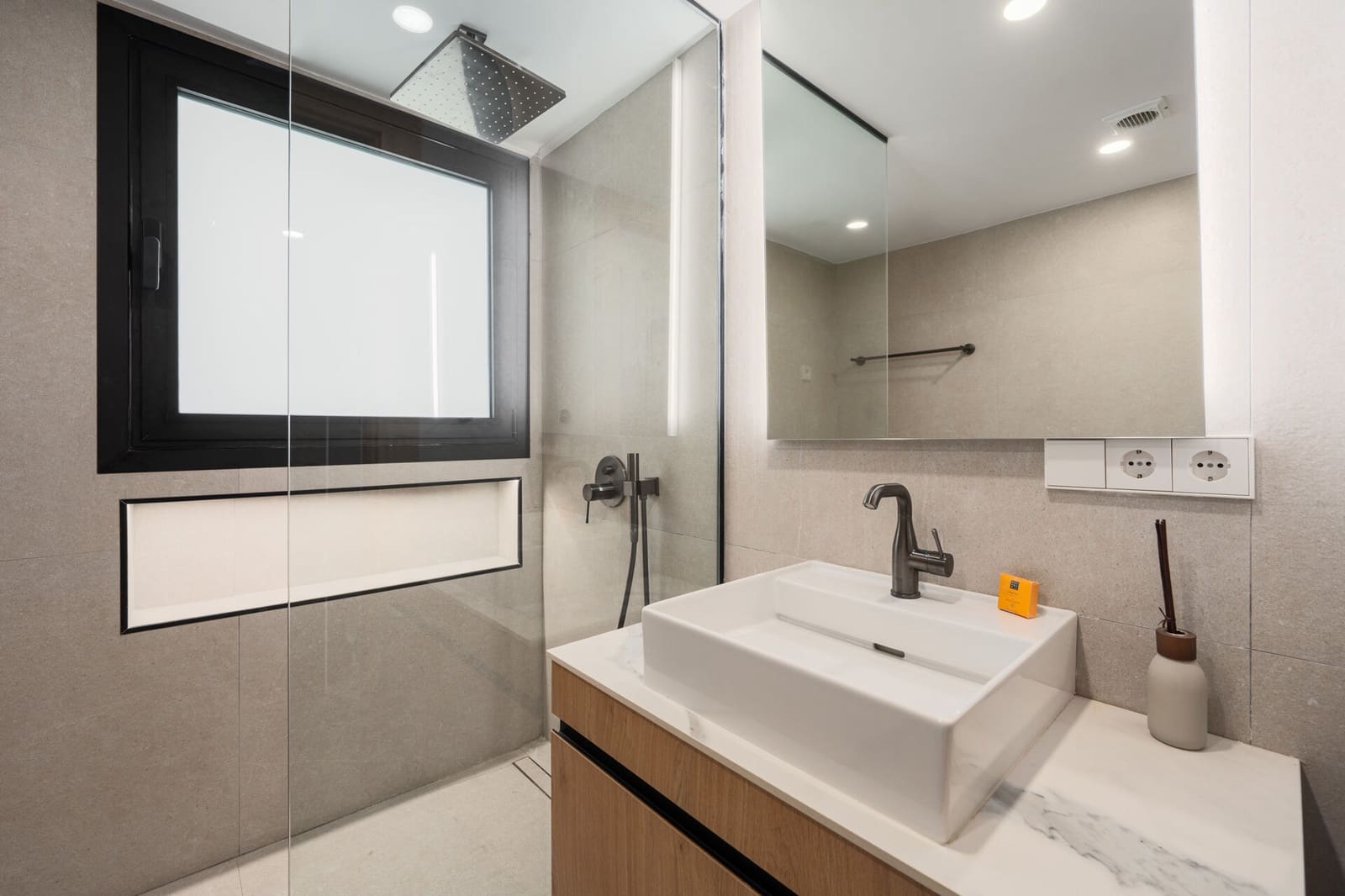 3 Zimmer Apartment zu verkaufen in Marbella mit Pool Garage - 1.050.000 € (Ref: 10102218)