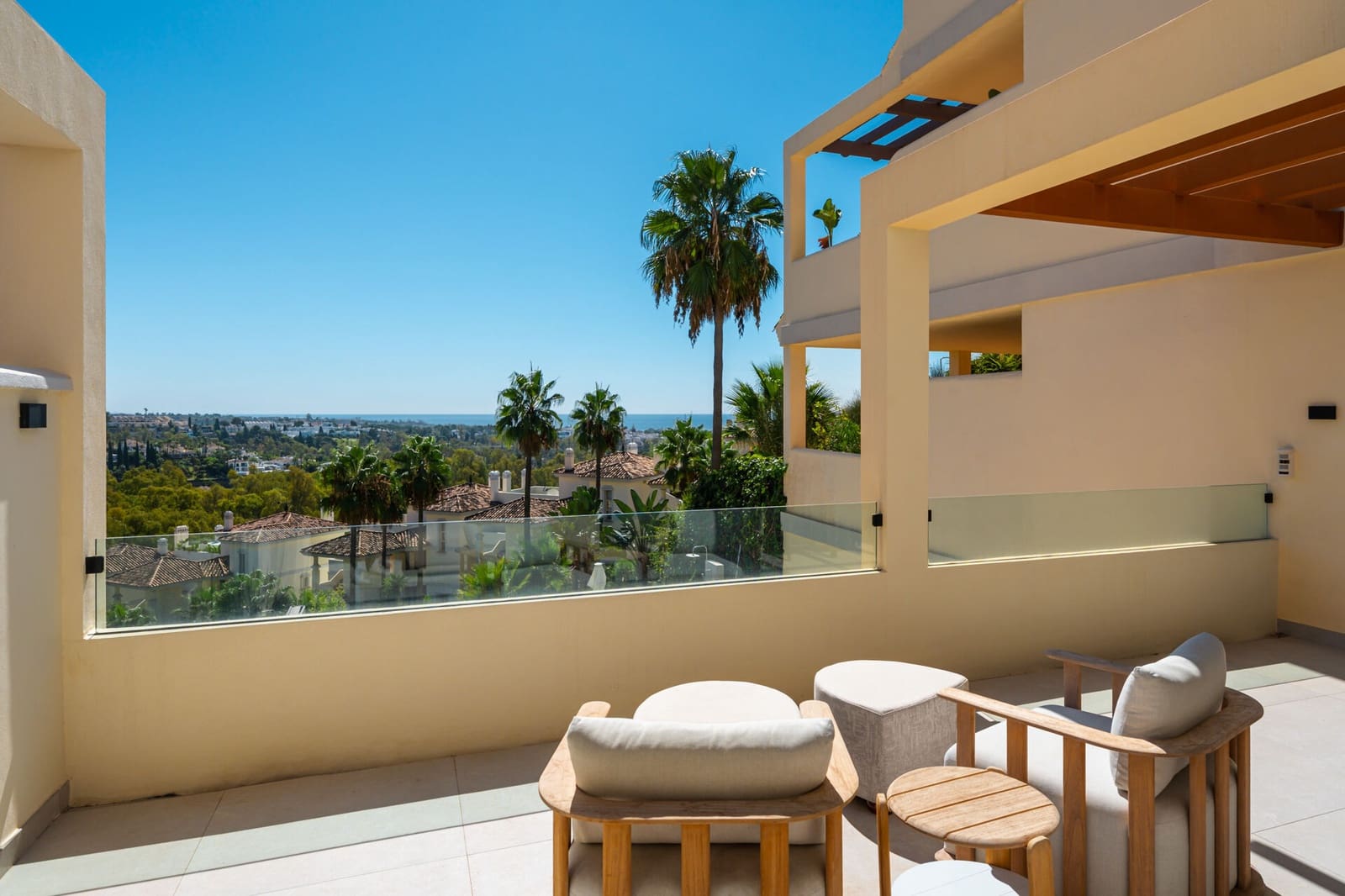 3 Zimmer Apartment zu verkaufen in Marbella mit Pool Garage - 1.050.000 € (Ref: 10102218)