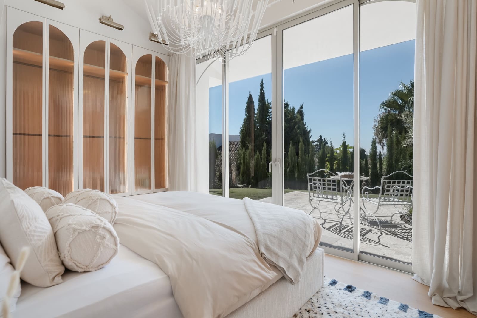 4 slaapkamer Villa te koop in Nueva Andalucia met zwembad garage - € 3.495.000 (Ref: 10102219)