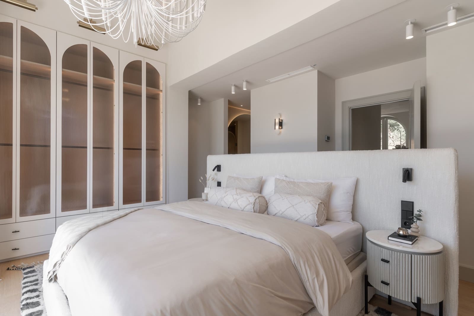 4 slaapkamer Villa te koop in Nueva Andalucia met zwembad garage - € 3.495.000 (Ref: 10102219)