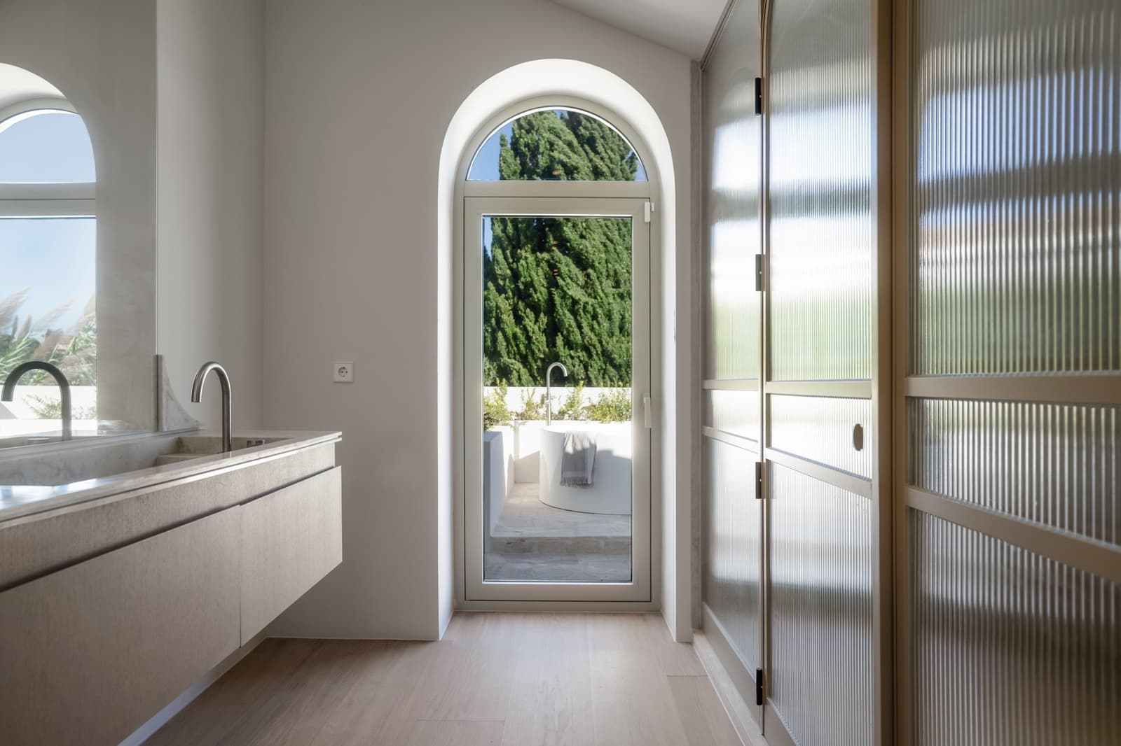 4 slaapkamer Villa te koop in Nueva Andalucia met zwembad garage - € 3.495.000 (Ref: 10102219)