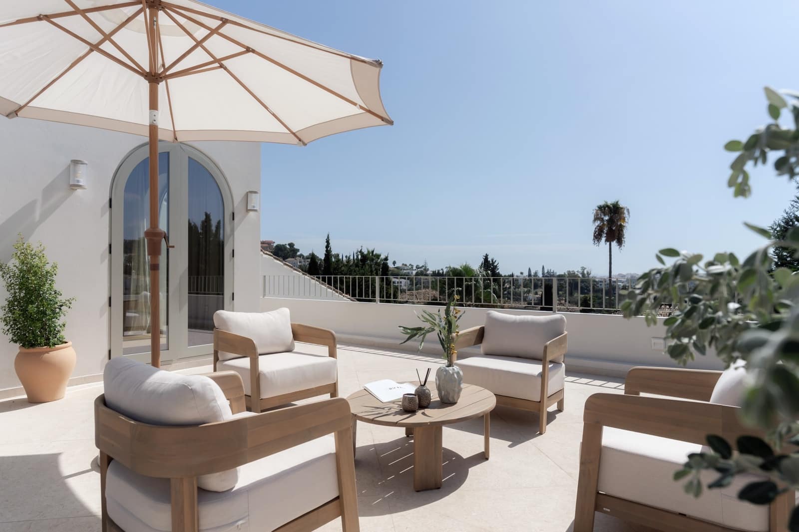 4 slaapkamer Villa te koop in Nueva Andalucia met zwembad garage - € 3.495.000 (Ref: 10102219)
