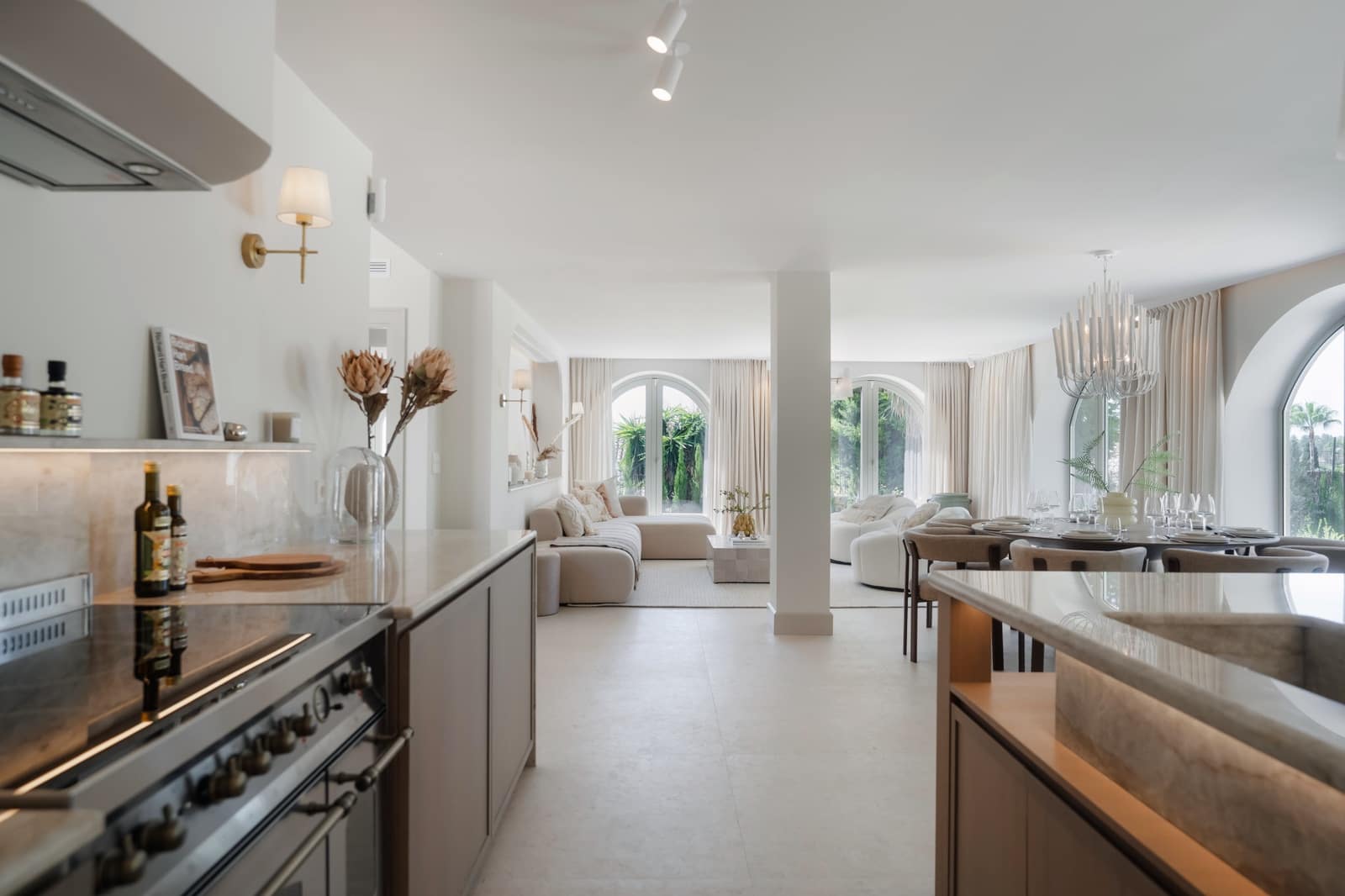 4 slaapkamer Villa te koop in Nueva Andalucia met zwembad garage - € 3.495.000 (Ref: 10102219)
