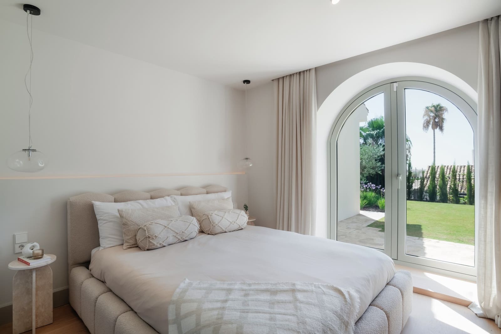 4 slaapkamer Villa te koop in Nueva Andalucia met zwembad garage - € 3.495.000 (Ref: 10102219)