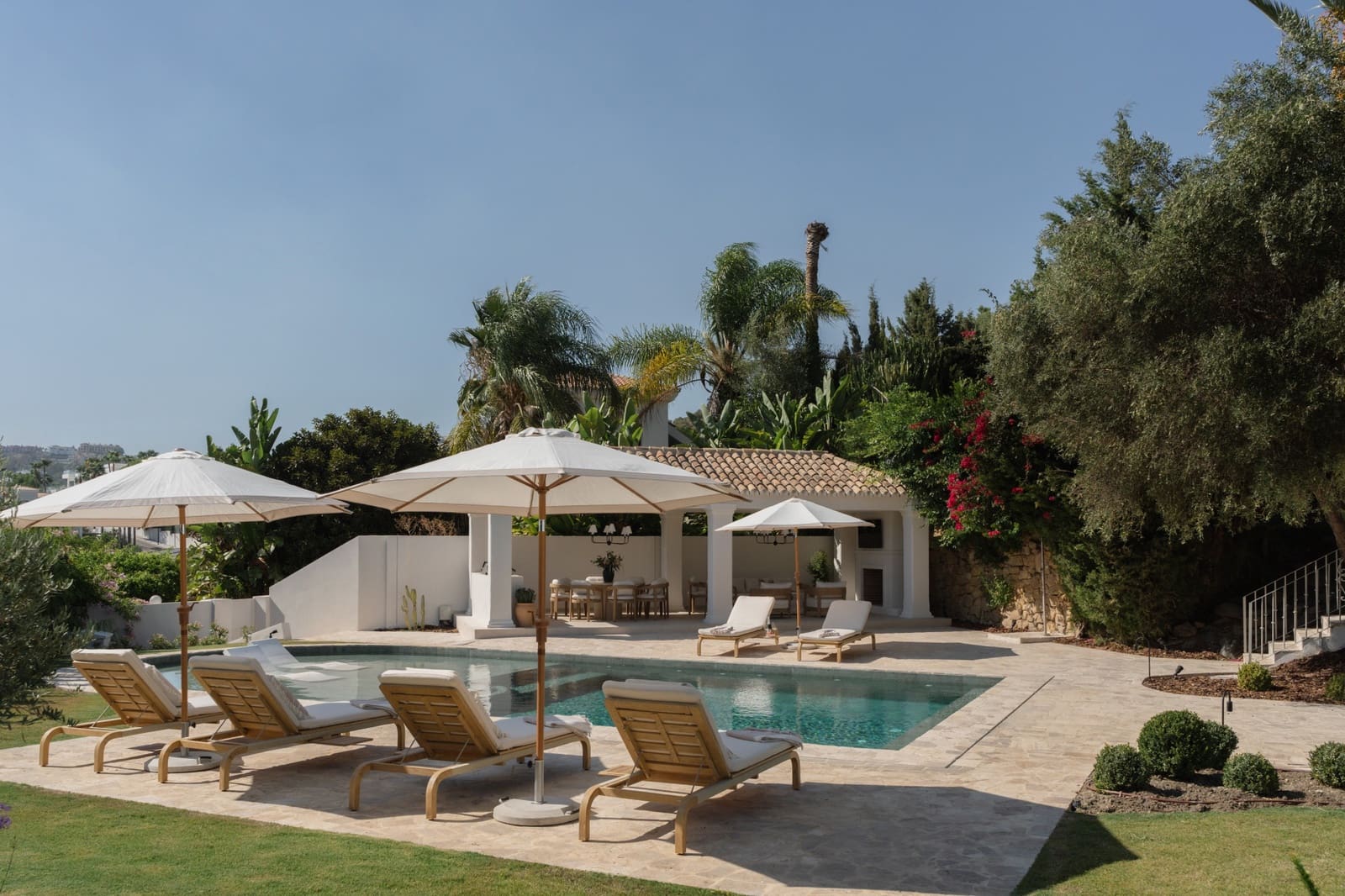 4 slaapkamer Villa te koop in Nueva Andalucia met zwembad garage - € 3.495.000 (Ref: 10102219)