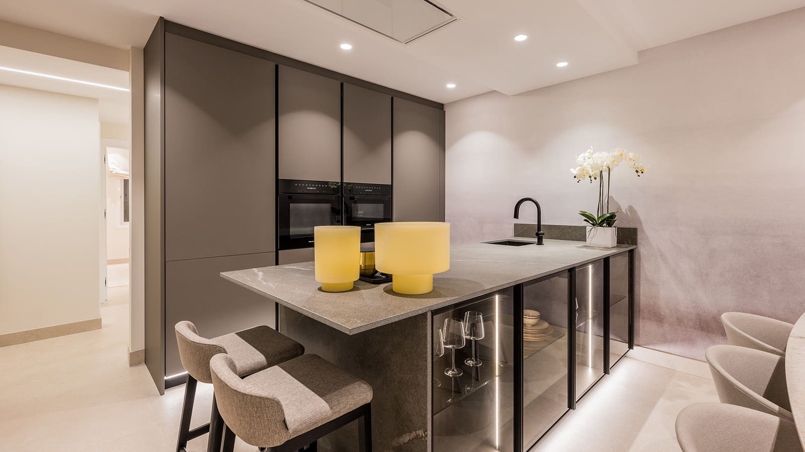 Apartamento de 3 habitaciones en Estepona en venta con piscina garaje - 2.350.000 € (Ref: 10109374)