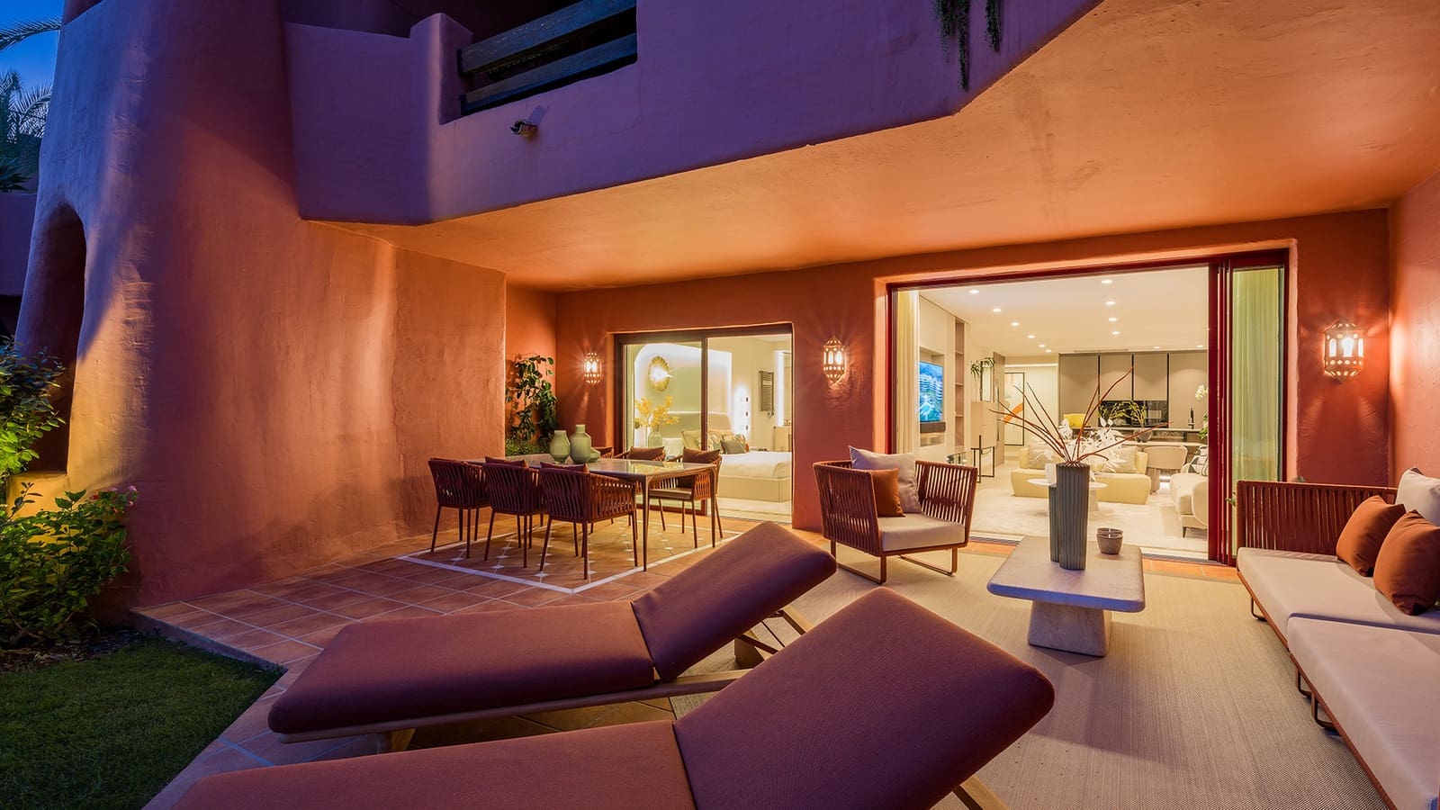 Apartamento de 3 habitaciones en Estepona en venta con piscina garaje - 2.350.000 € (Ref: 10109374)