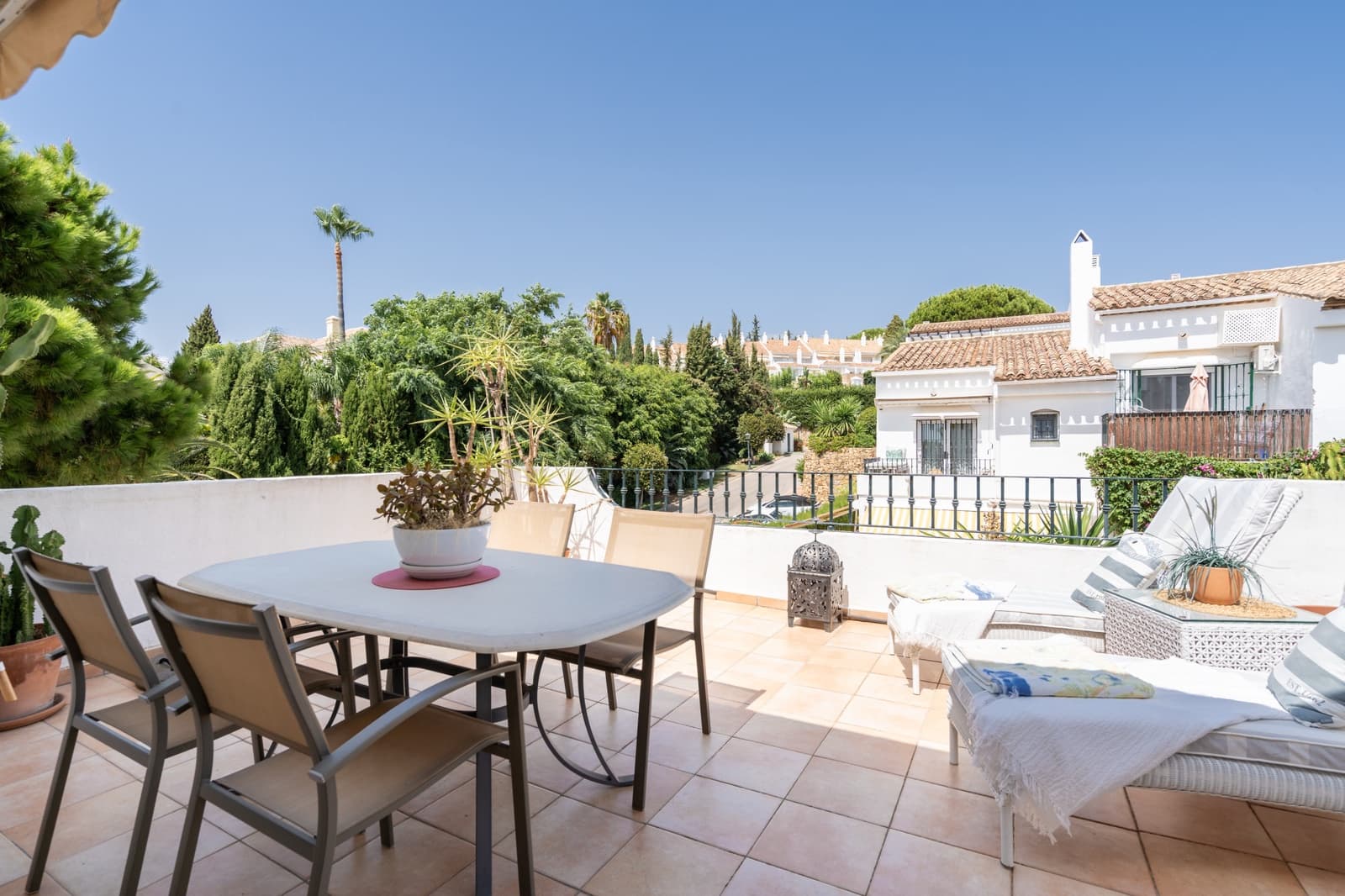 2 slaapkamer Penthouse te koop in El Paraiso met zwembad - € 550.000 (Ref: 10109375)