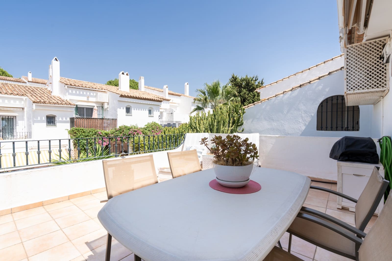 2 slaapkamer Penthouse te koop in El Paraiso met zwembad - € 550.000 (Ref: 10109375)