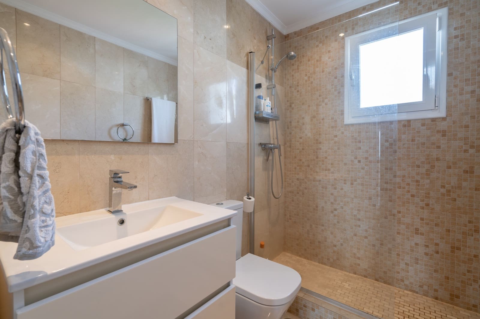 2 slaapkamer Penthouse te koop in El Paraiso met zwembad - € 550.000 (Ref: 10109375)