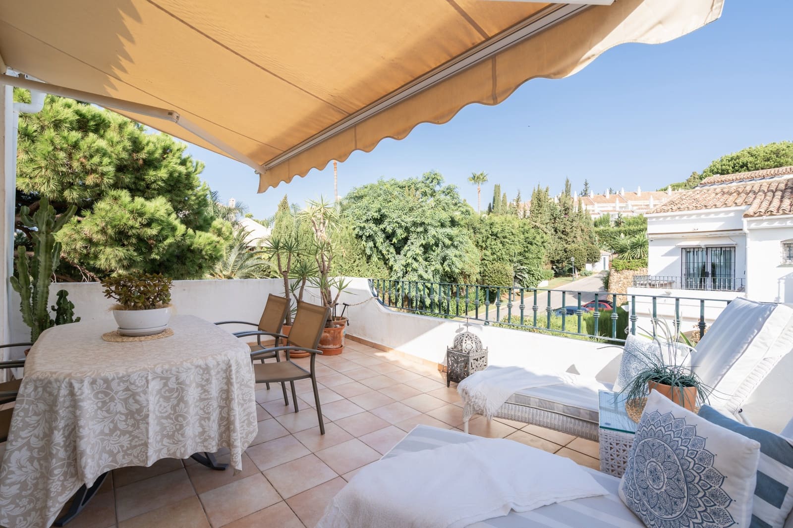 2 slaapkamer Penthouse te koop in El Paraiso met zwembad - € 550.000 (Ref: 10109375)