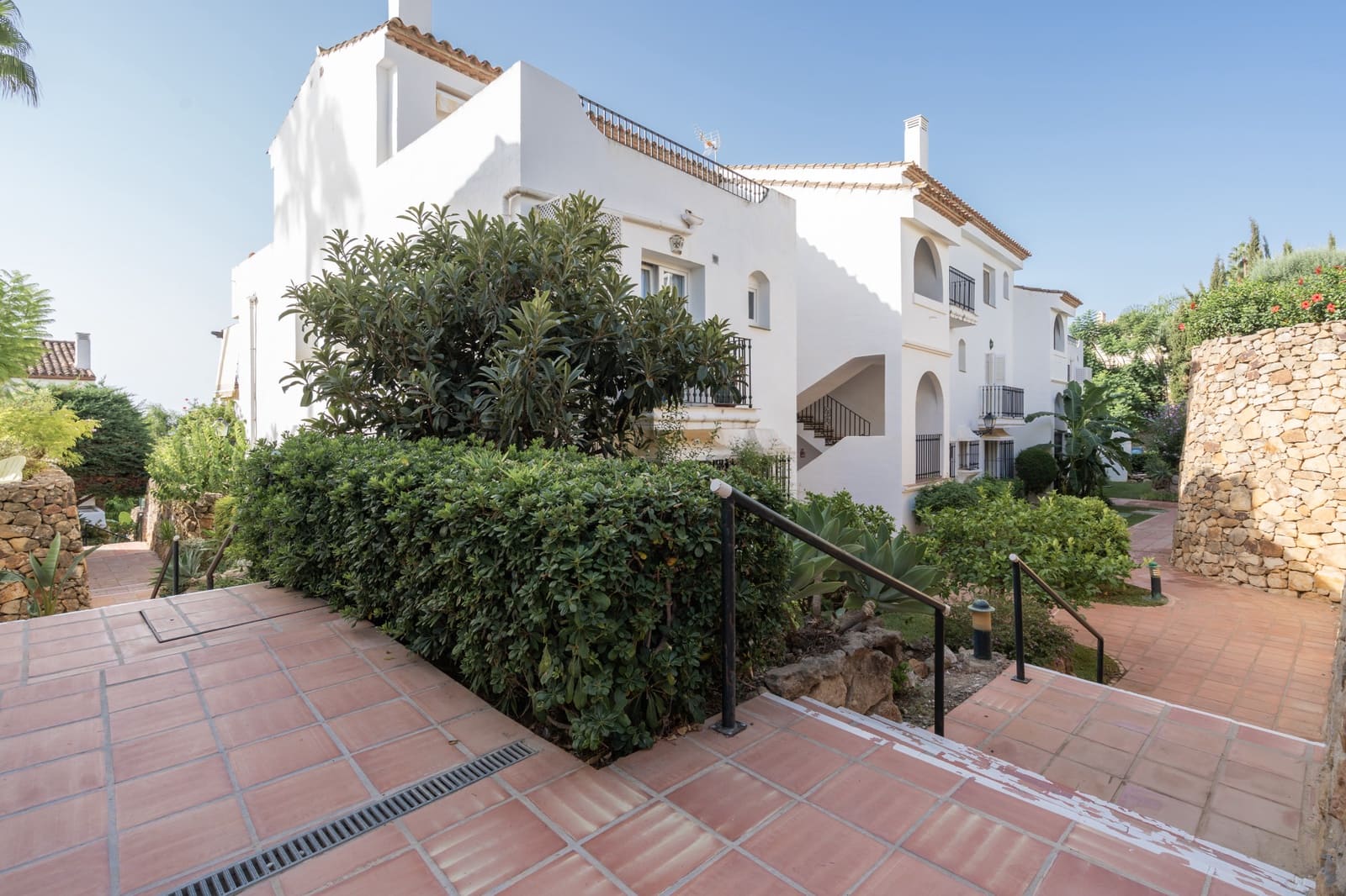 2 slaapkamer Penthouse te koop in El Paraiso met zwembad - € 550.000 (Ref: 10109375)