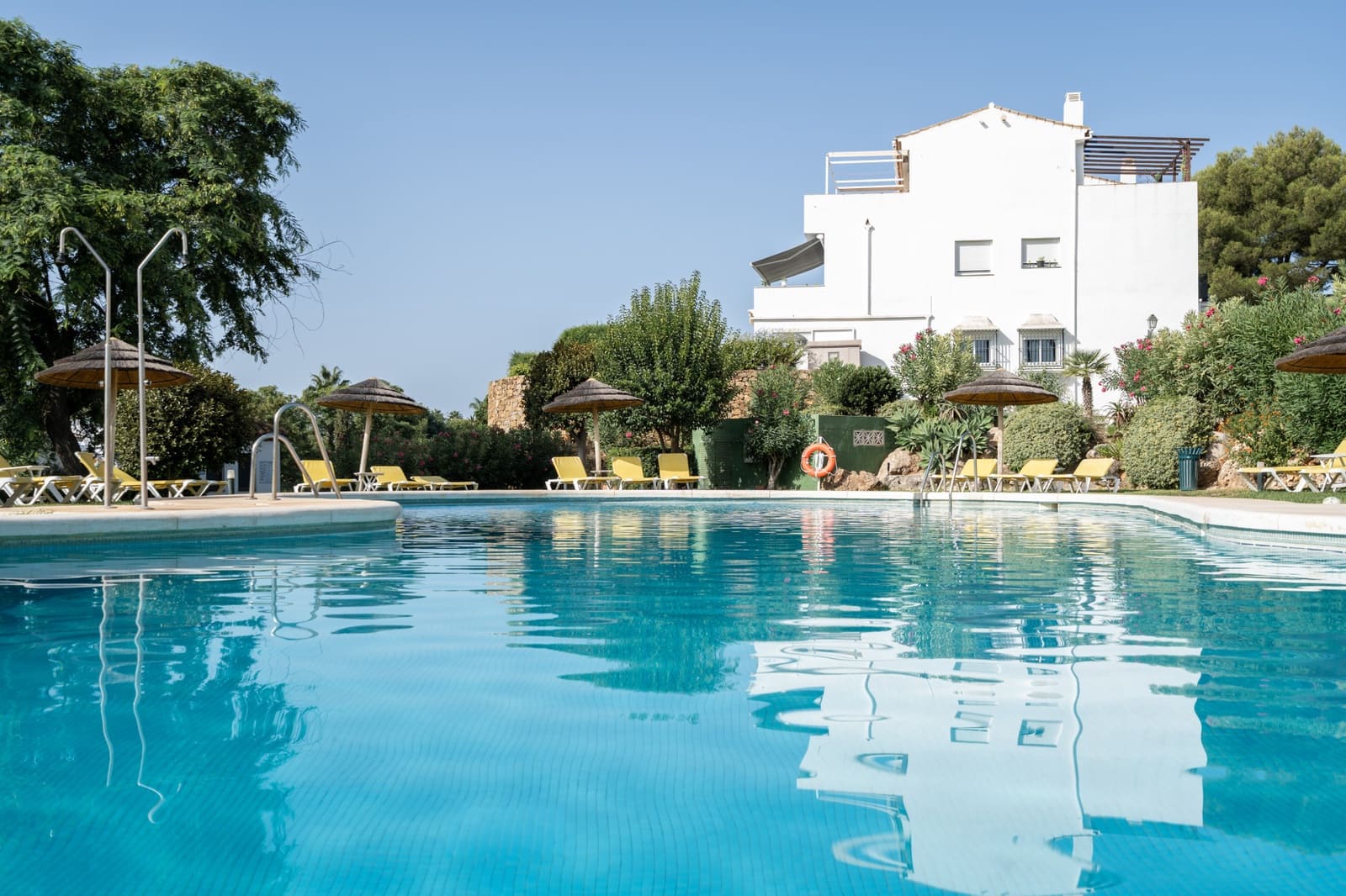 2 slaapkamer Penthouse te koop in El Paraiso met zwembad - € 550.000 (Ref: 10109375)