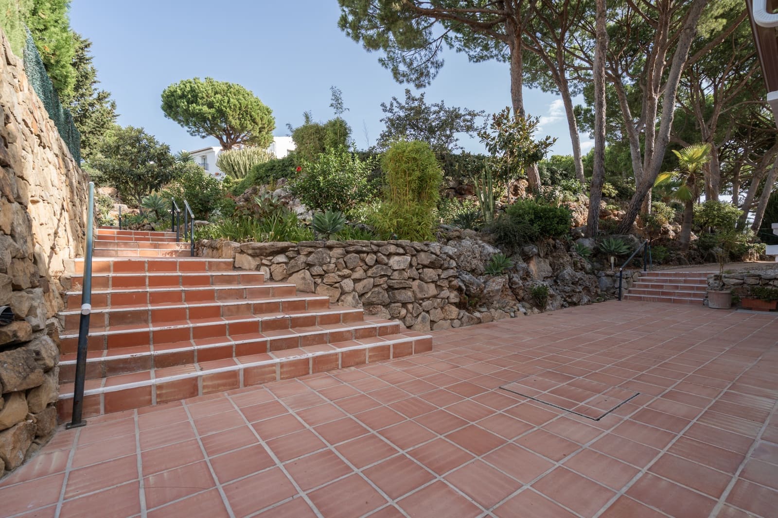 2 slaapkamer Penthouse te koop in El Paraiso met zwembad - € 550.000 (Ref: 10109375)