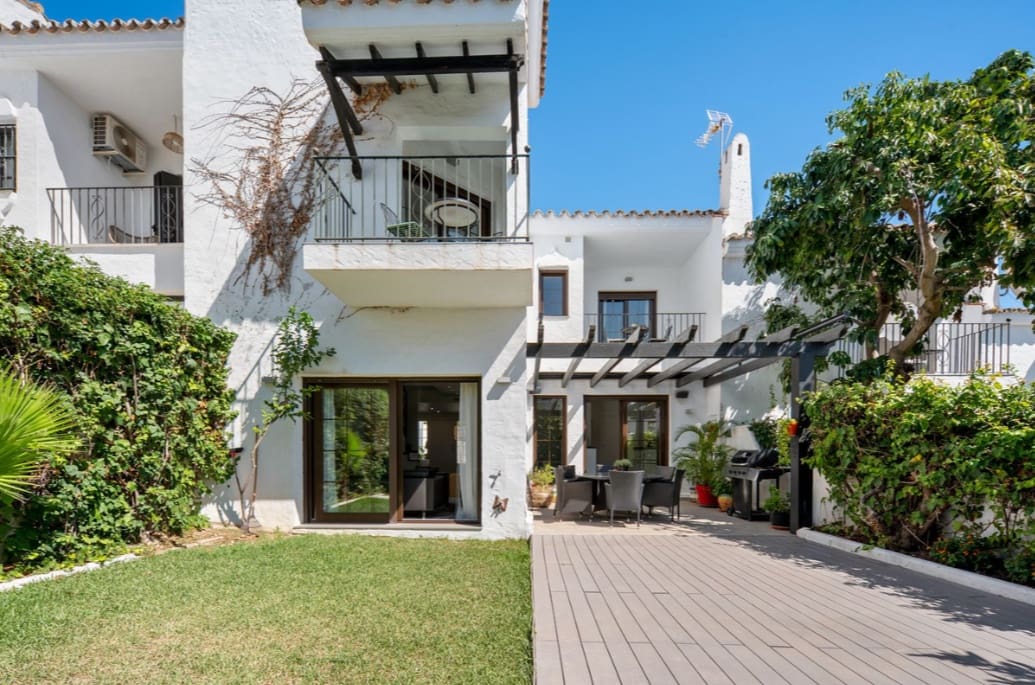 4 makuuhuone Omakotitalo myytävänä paikassa Marbella mukana uima-altaan 
autotalli - 1 395 000 € (Ref: 10109376)