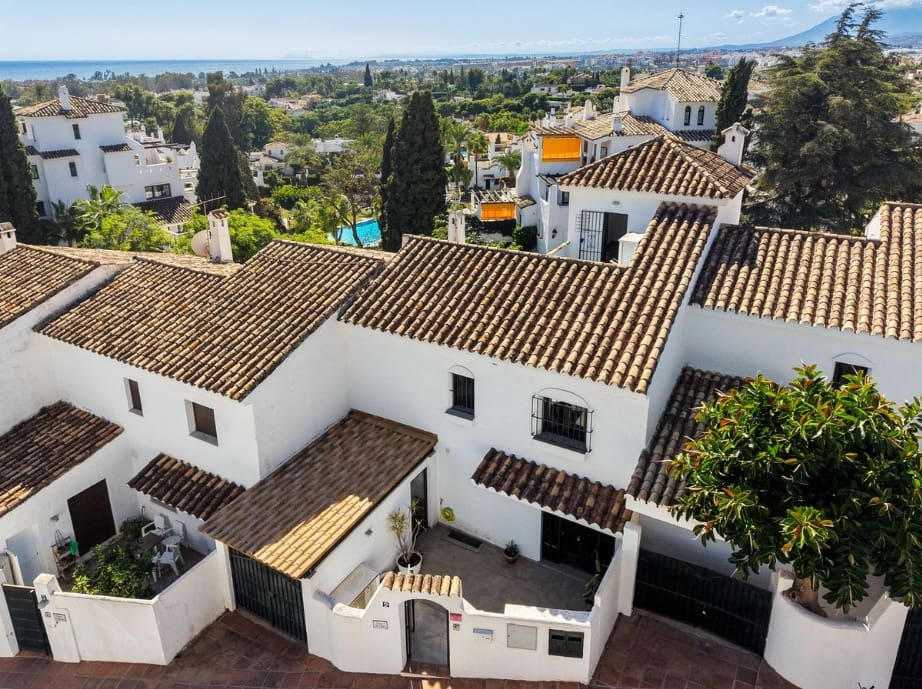 4 makuuhuone Omakotitalo myytävänä paikassa Marbella mukana uima-altaan 
autotalli - 1 395 000 € (Ref: 10109376)