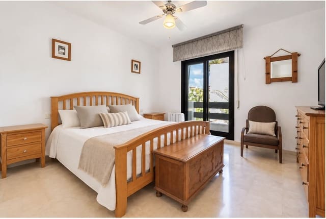 Casa de 4 habitaciones en San Pedro de Alcantara, Marbella en venta con piscina garaje - 895.000 € (Ref: 10110952)