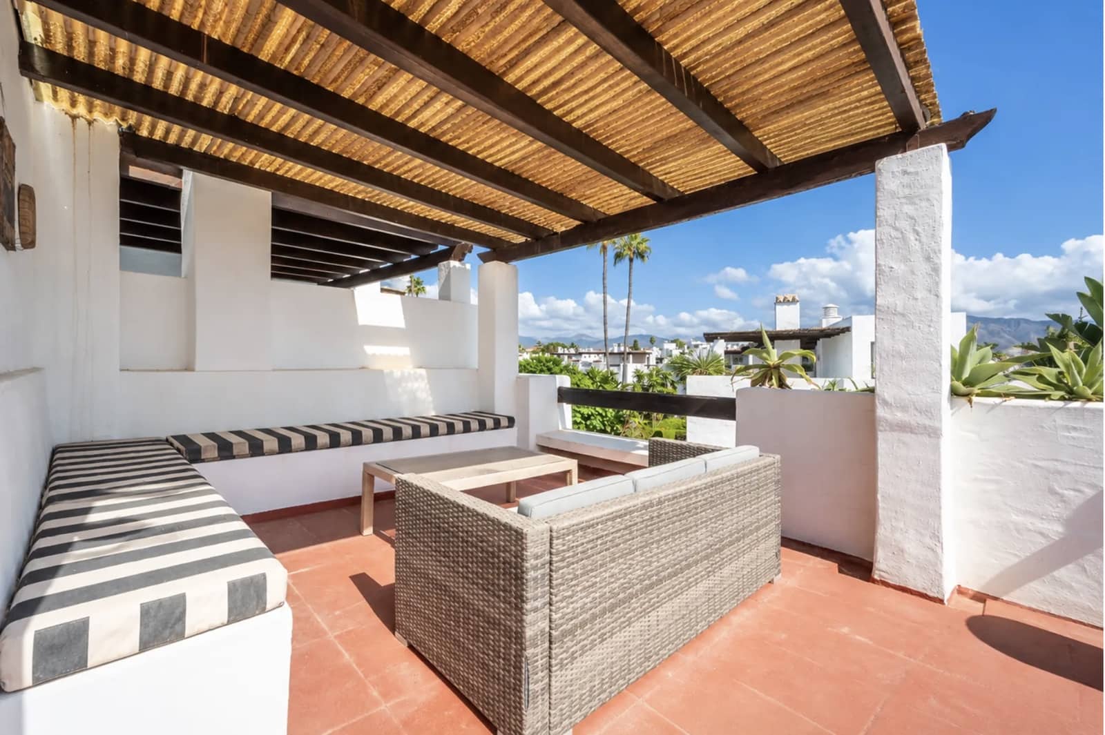 Casa de 4 habitaciones en San Pedro de Alcantara en venta con piscina garaje - 895.000 € (Ref: 10110952)