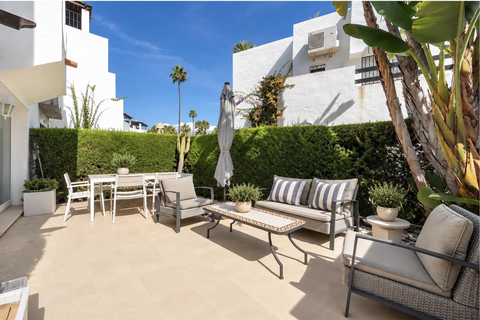 Casa de 4 habitaciones en San Pedro de Alcantara en venta con piscina garaje - 895.000 € (Ref: 10110952)