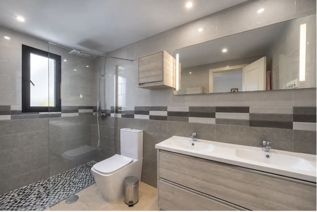 Casa de 4 habitaciones en San Pedro de Alcantara, Marbella en venta con piscina garaje - 895.000 € (Ref: 10110952)