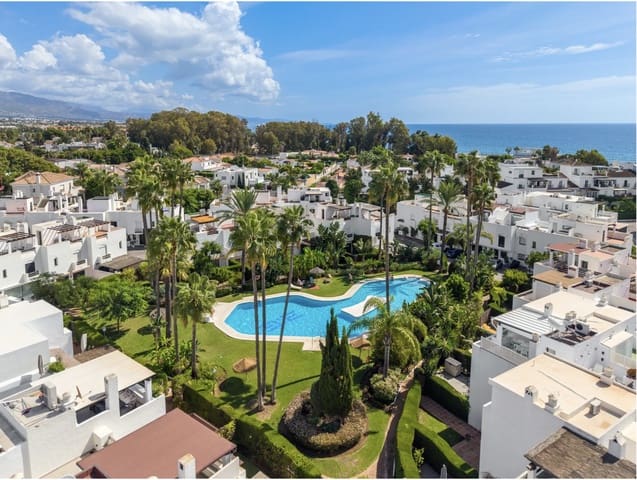 Casa de 4 habitaciones en San Pedro de Alcantara, Marbella en venta con piscina garaje - 895.000 € (Ref: 10110952)