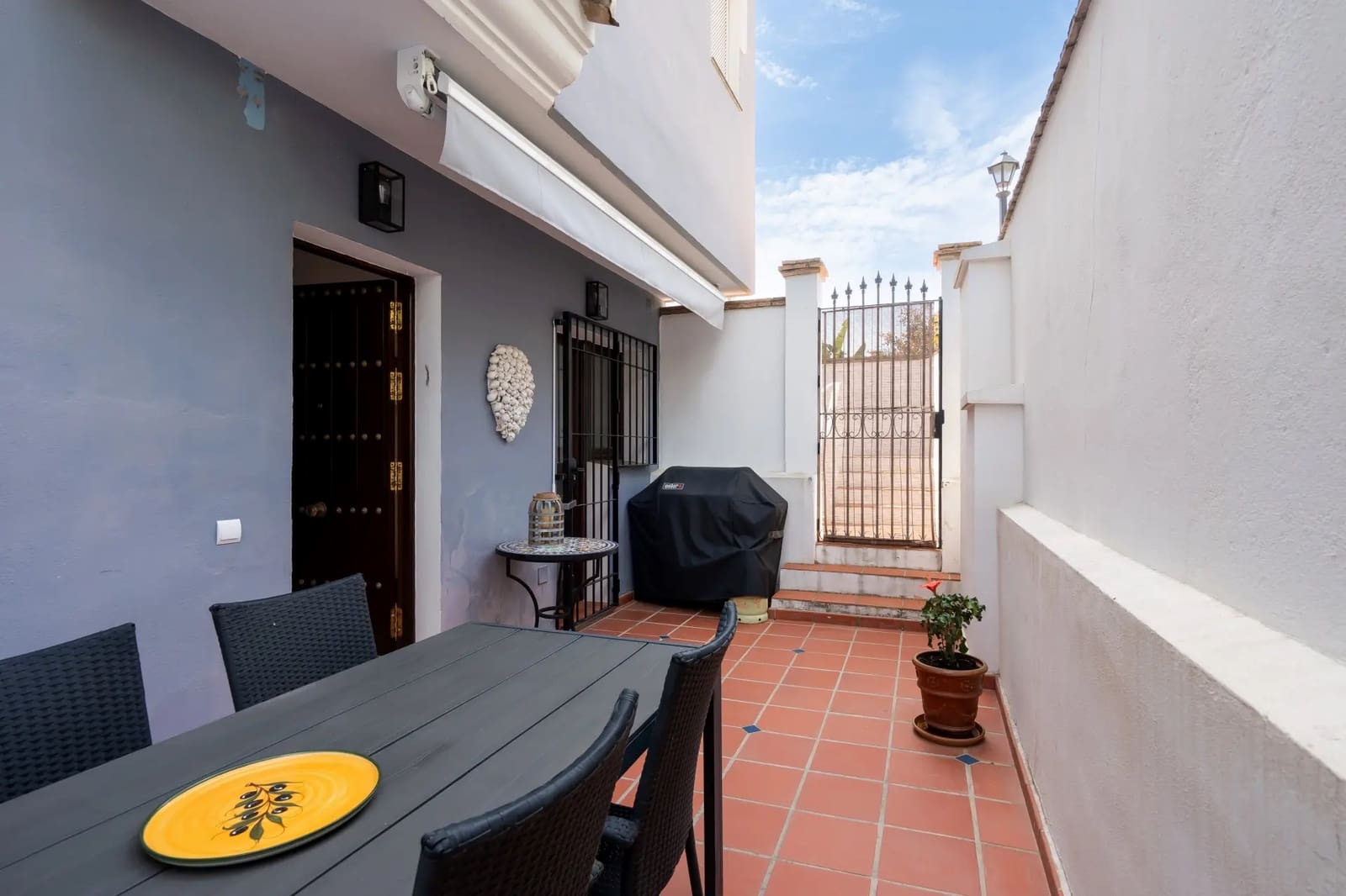 3 soverom Hus til salgs i Golden Mile med svømmebasseng garasje - € 1 449 000 (Ref: 10111530)