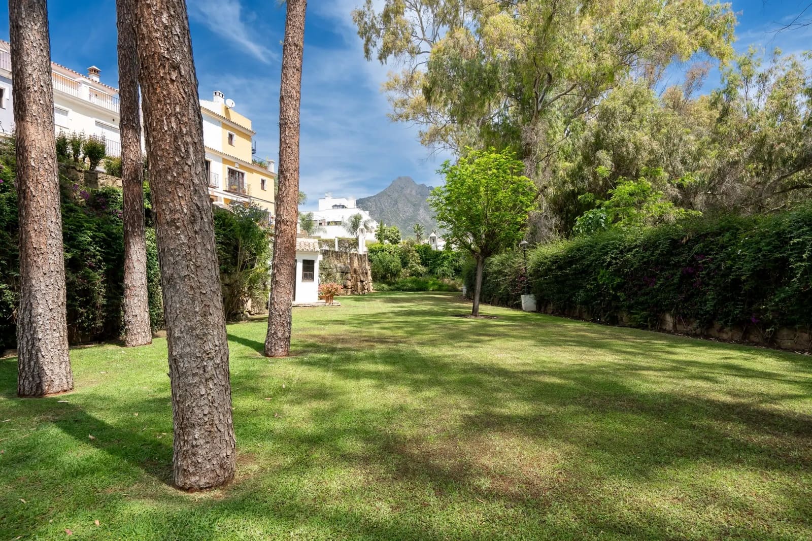 3 soverom Hus til salgs i Golden Mile med svømmebasseng garasje - € 1 449 000 (Ref: 10111530)