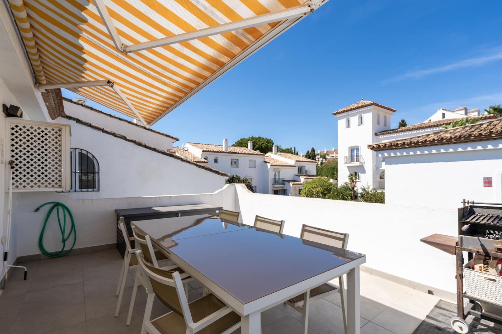 3 slaapkamer Penthouse te koop in El Paraiso met zwembad - € 675.000 (Ref: 10115578)