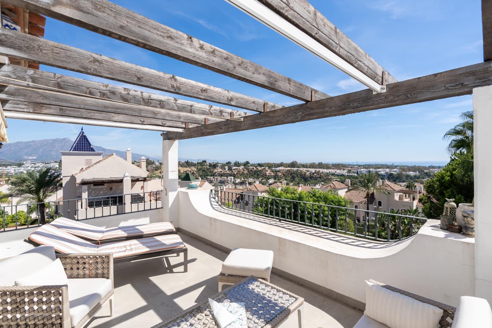 3 slaapkamer Penthouse te koop in El Paraiso met zwembad - € 675.000 (Ref: 10115578)