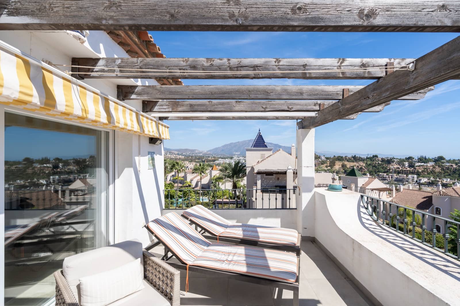 3 slaapkamer Penthouse te koop in El Paraiso met zwembad - € 675.000 (Ref: 10115578)