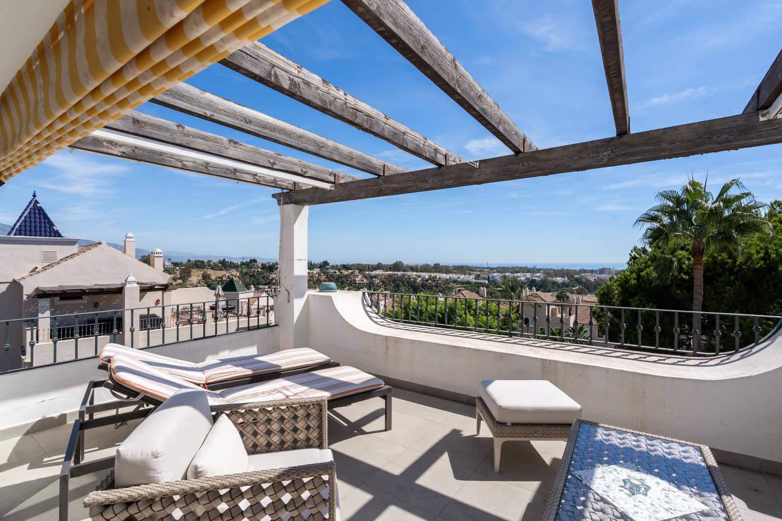 3 slaapkamer Penthouse te koop in El Paraiso met zwembad - € 675.000 (Ref: 10115578)