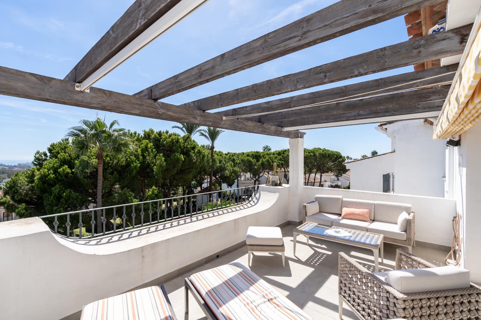 3 slaapkamer Penthouse te koop in El Paraiso met zwembad - € 675.000 (Ref: 10115578)