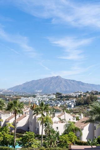 3 quarto Penthouse para venda em El Paraiso, Estepona com piscina - 675 000 € (Ref: 10115578)