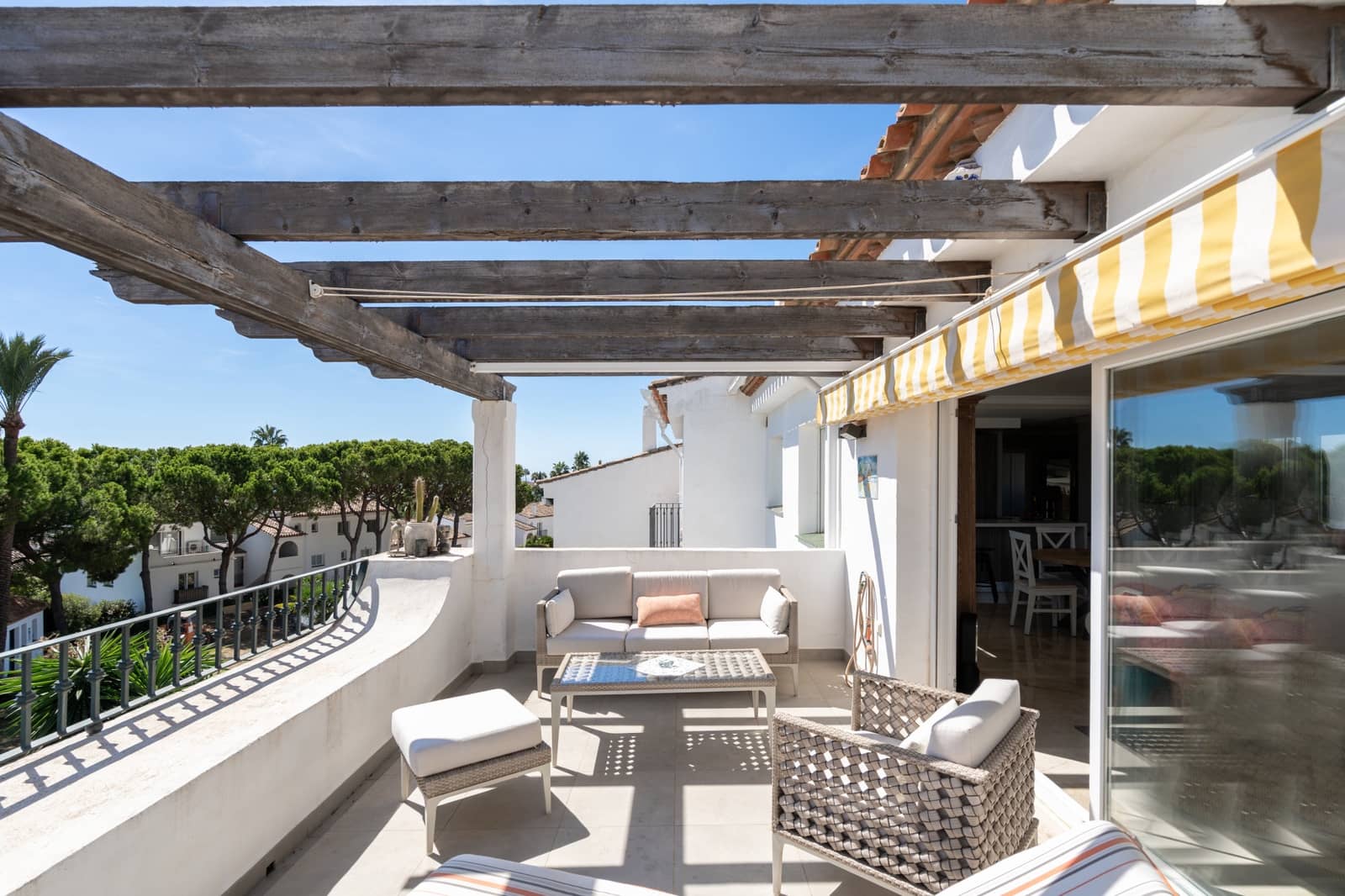 3 slaapkamer Penthouse te koop in El Paraiso met zwembad - € 675.000 (Ref: 10115578)