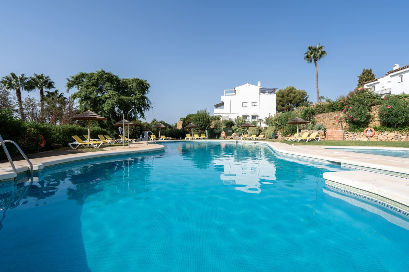 3 slaapkamer Penthouse te koop in El Paraiso met zwembad - € 675.000 (Ref: 10115578)