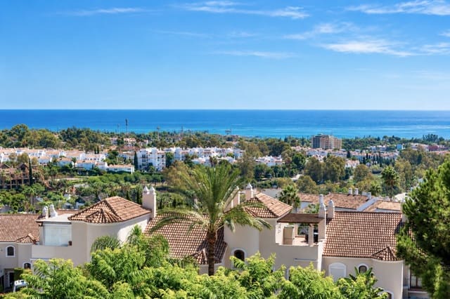 3 bedroom Penthouse for sale in El Paraiso, Estepona with pool - € 675,000 (Ref: 10115578)