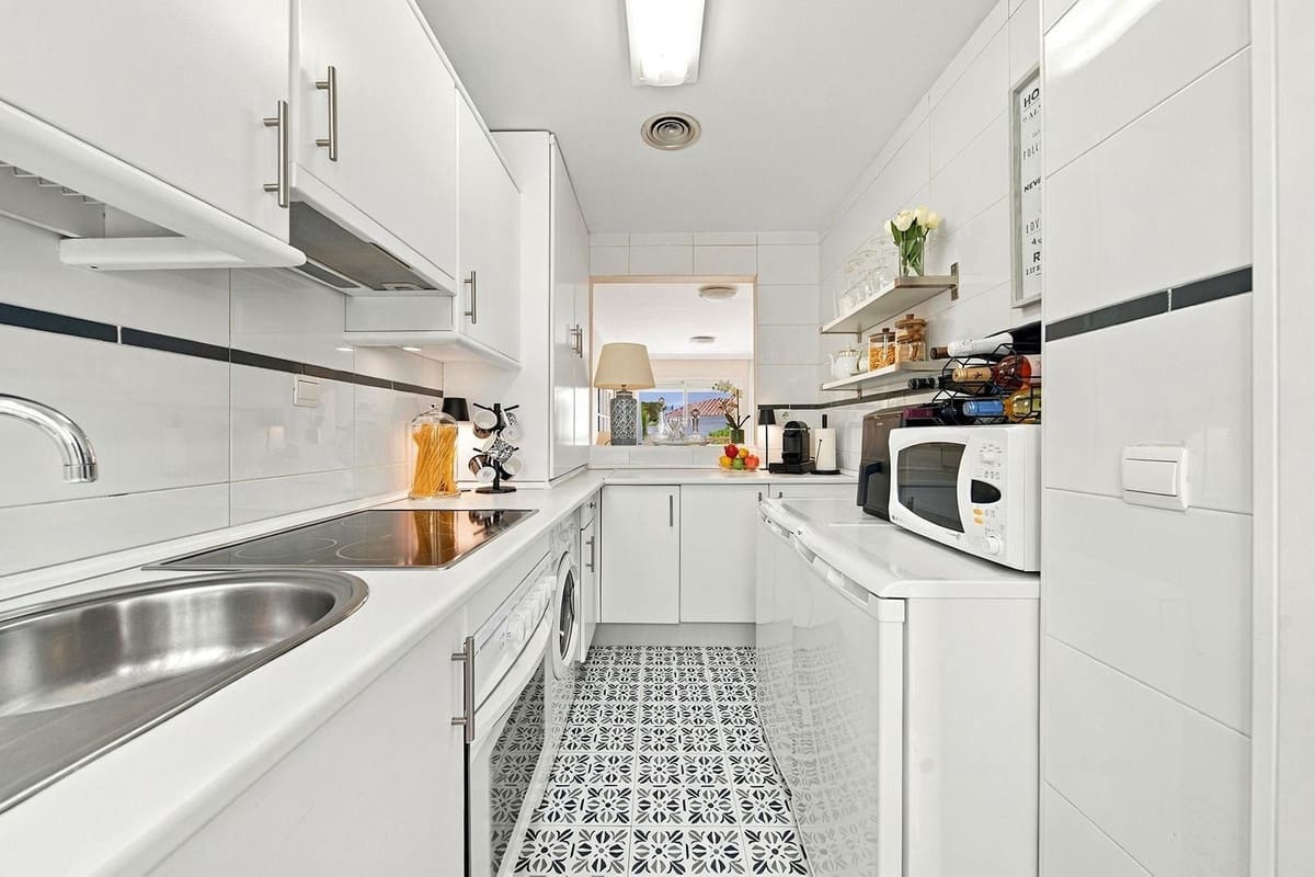 2 bedroom Apartment for sale in Marbella with pool garage - € 459,000 (Ref: 10115580)