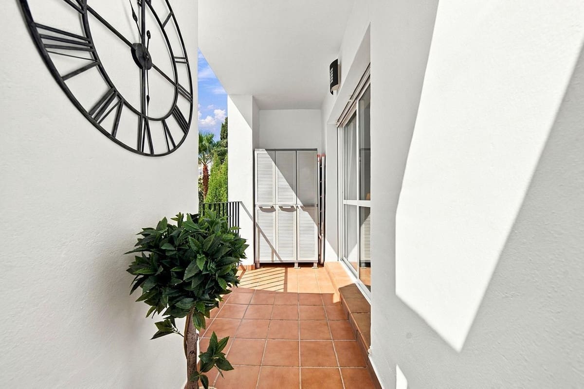 2 bedroom Apartment for sale in Marbella with pool garage - € 459,000 (Ref: 10115580)