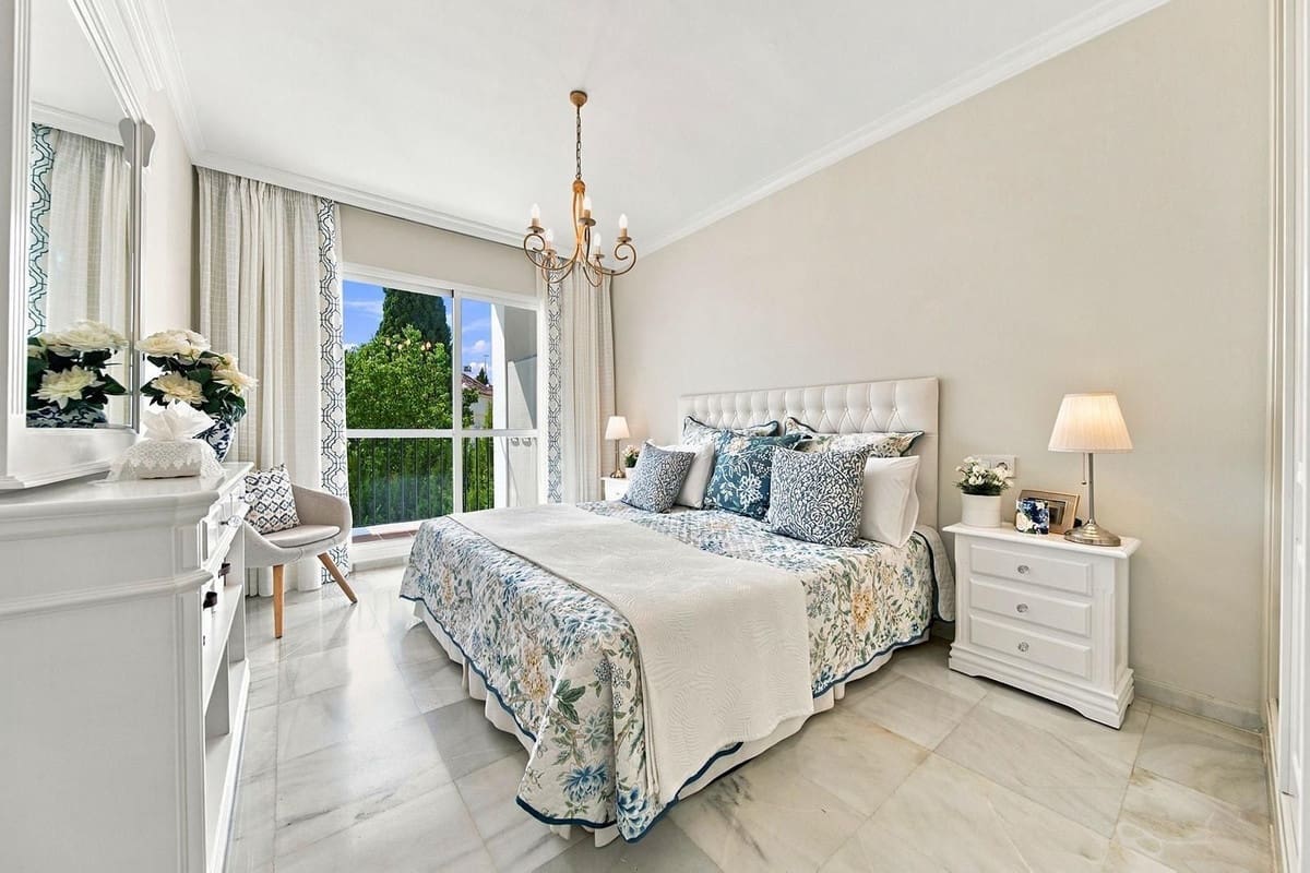 2 bedroom Apartment for sale in Marbella with pool garage - € 459,000 (Ref: 10115580)