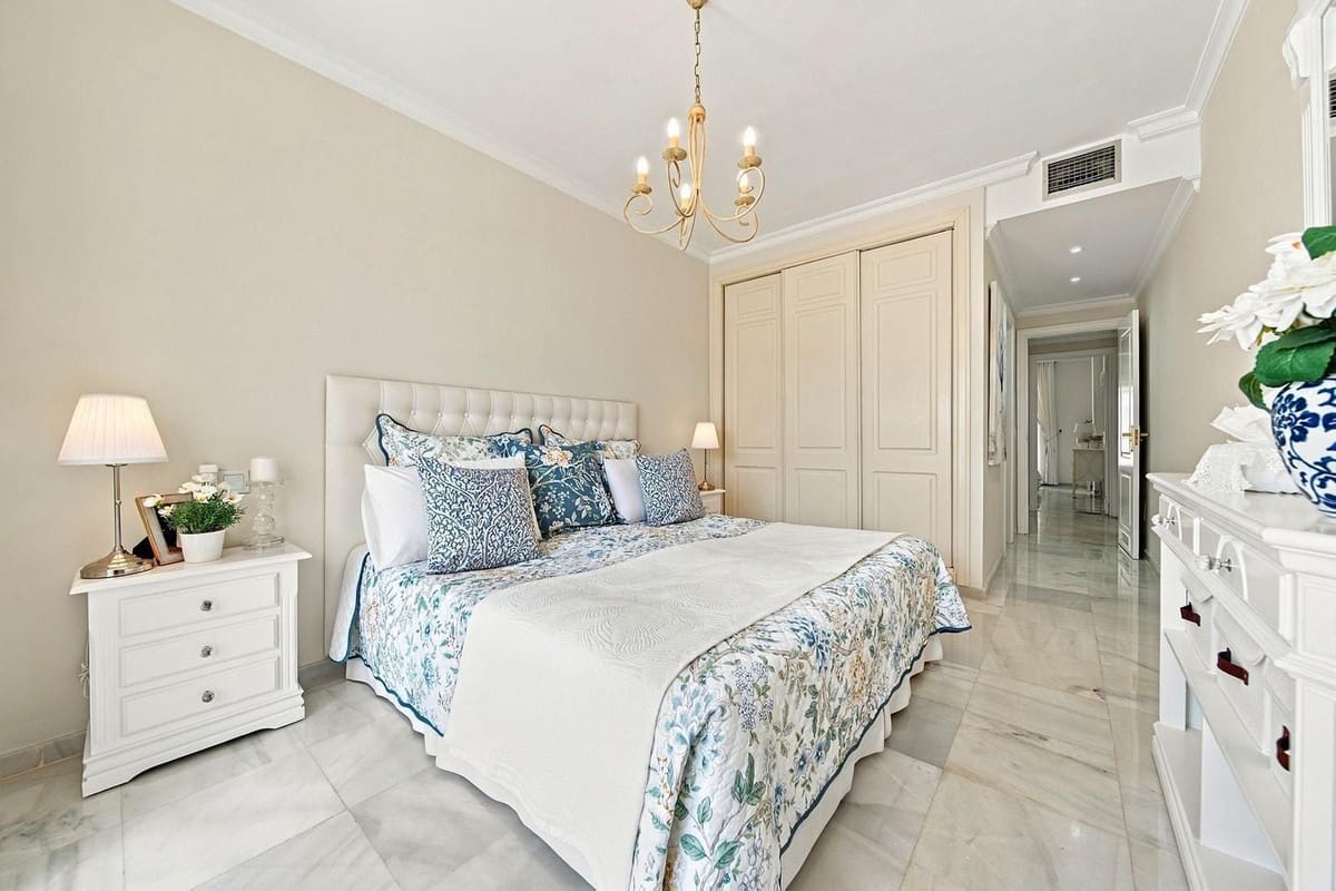 2 bedroom Apartment for sale in Marbella with pool garage - € 459,000 (Ref: 10115580)