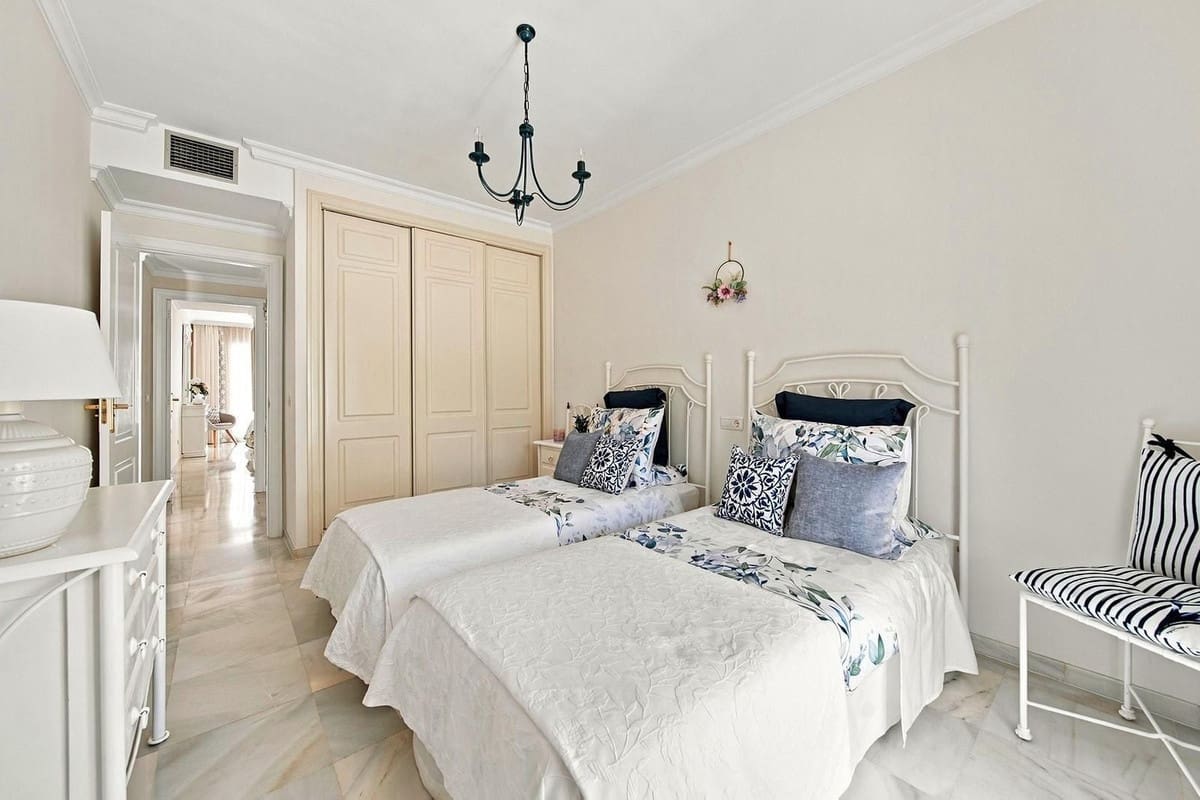 2 bedroom Apartment for sale in Marbella with pool garage - € 459,000 (Ref: 10115580)
