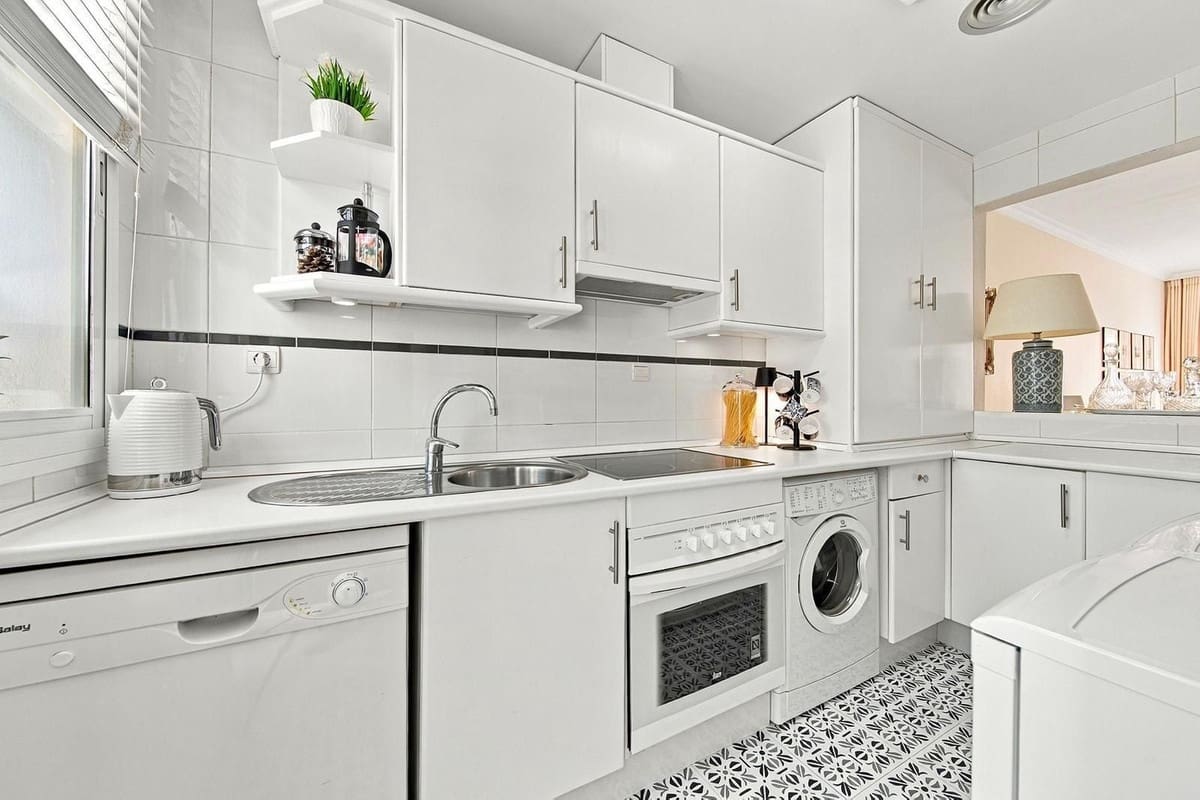 2 bedroom Apartment for sale in Marbella with pool garage - € 459,000 (Ref: 10115580)