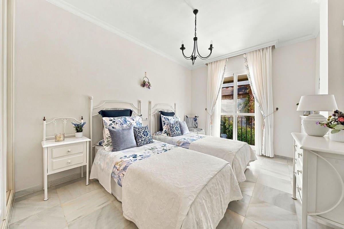 2 bedroom Apartment for sale in Marbella with pool garage - € 459,000 (Ref: 10115580)