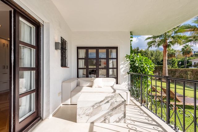 Apartamento de 3 habitaciones en Nueva Andalucia, Marbella en venta con piscina garaje - 595.000 € (Ref: 10115582)