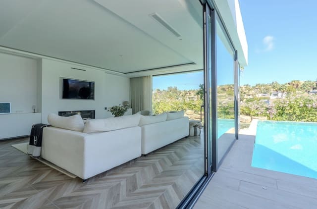 4 soveværelse Semi-Rækkehus til salg i Estepona med swimmingpool garage - € 2.150.000 (Ref: 10119035)