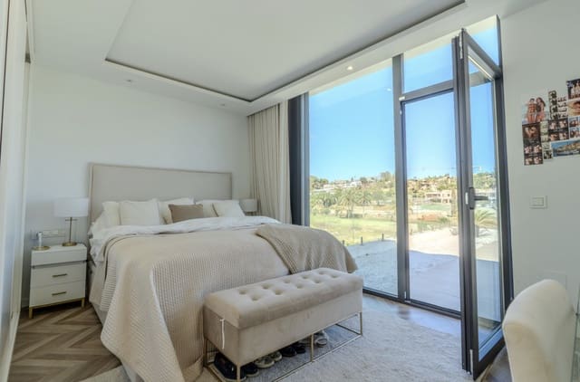 4 soveværelse Semi-Rækkehus til salg i Estepona med swimmingpool garage - € 2.150.000 (Ref: 10119035)