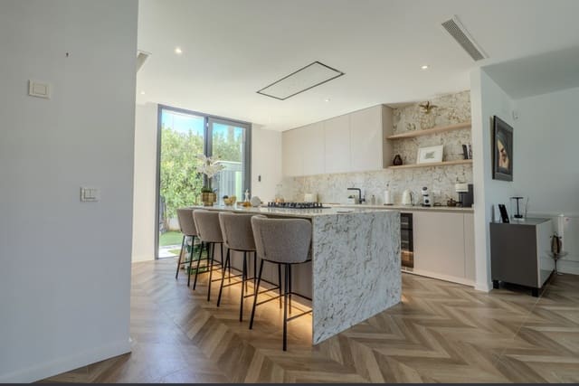 4 soveværelse Semi-Rækkehus til salg i Estepona med swimmingpool garage - € 2.150.000 (Ref: 10119035)