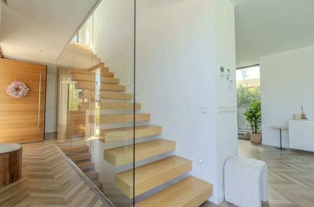 4 soveværelse Semi-Rækkehus til salg i Estepona med swimmingpool garage - € 2.150.000 (Ref: 10119035)