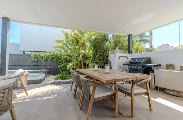 4 soveværelse Semi-Rækkehus til salg i Estepona med swimmingpool garage - € 2.150.000 (Ref: 10119035)